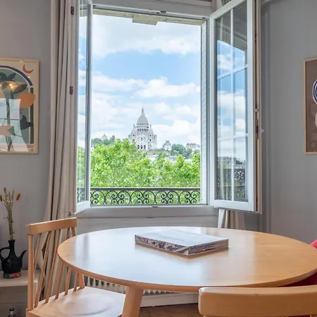 Montmartre - Avec Vue Sur Le Sacre-coeur Daire